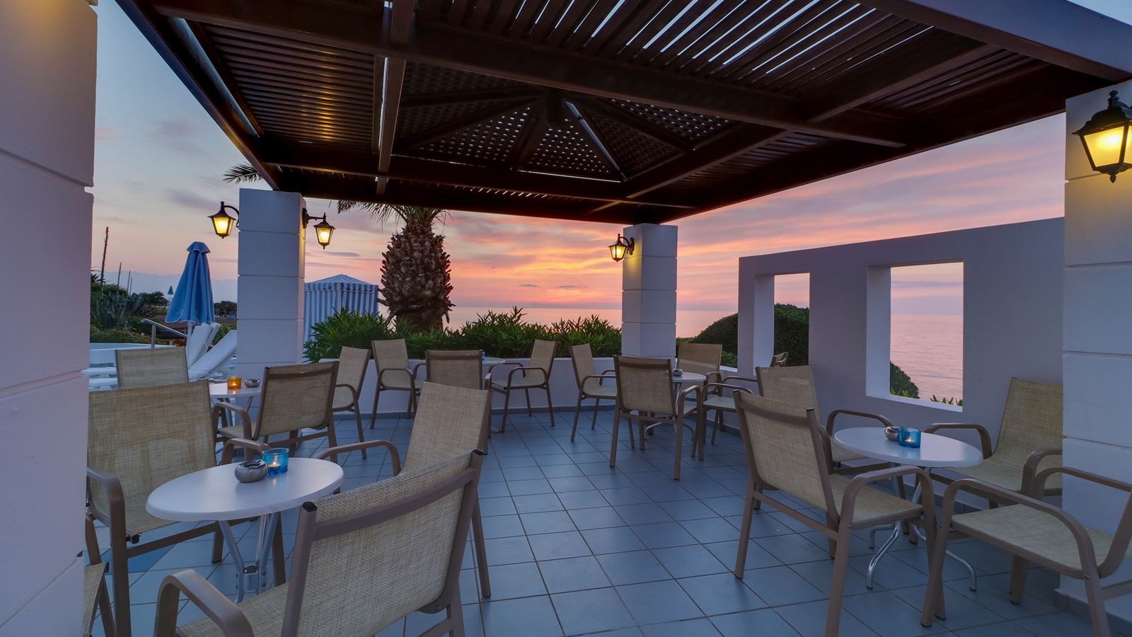 restaurants-pool-bar