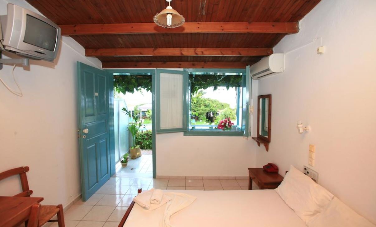 rooms-studio-standard-triple-balcony-or-terrace