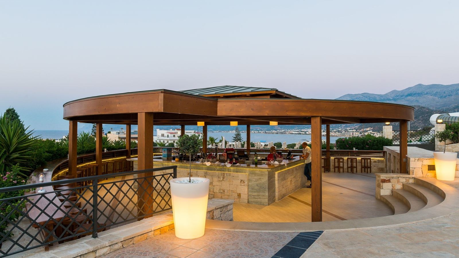 bars-main-pool-bar