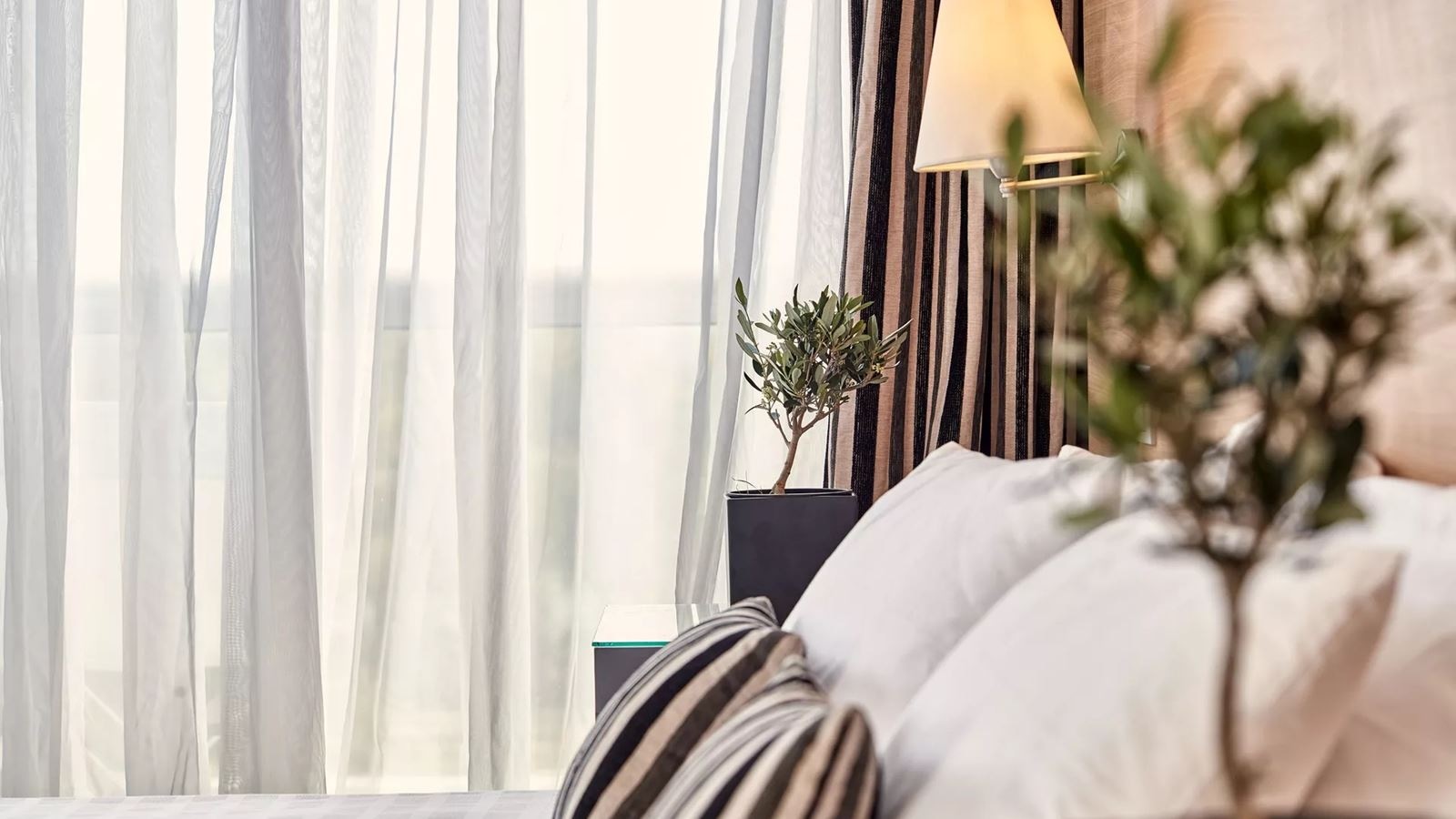 rooms-comfort-double-poolview-without-balconyterrace