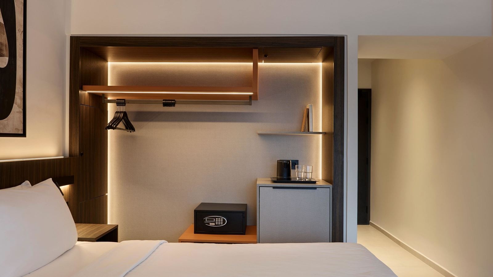 rooms-single-use-garden-view-balcony