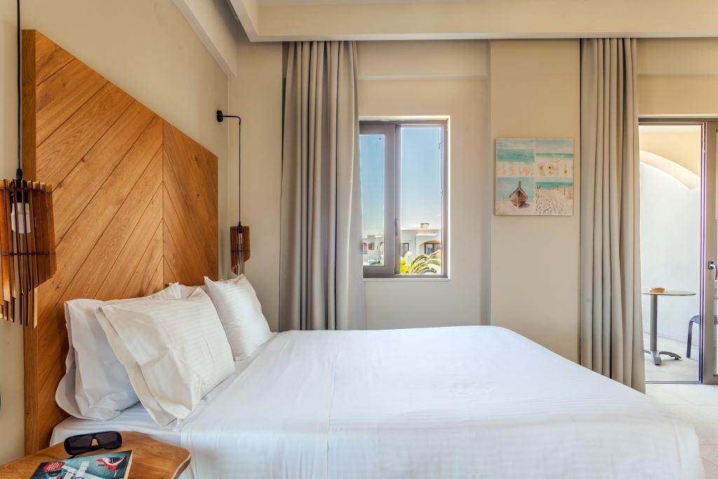 rooms-executive-open-air-jacuzzi-balcony