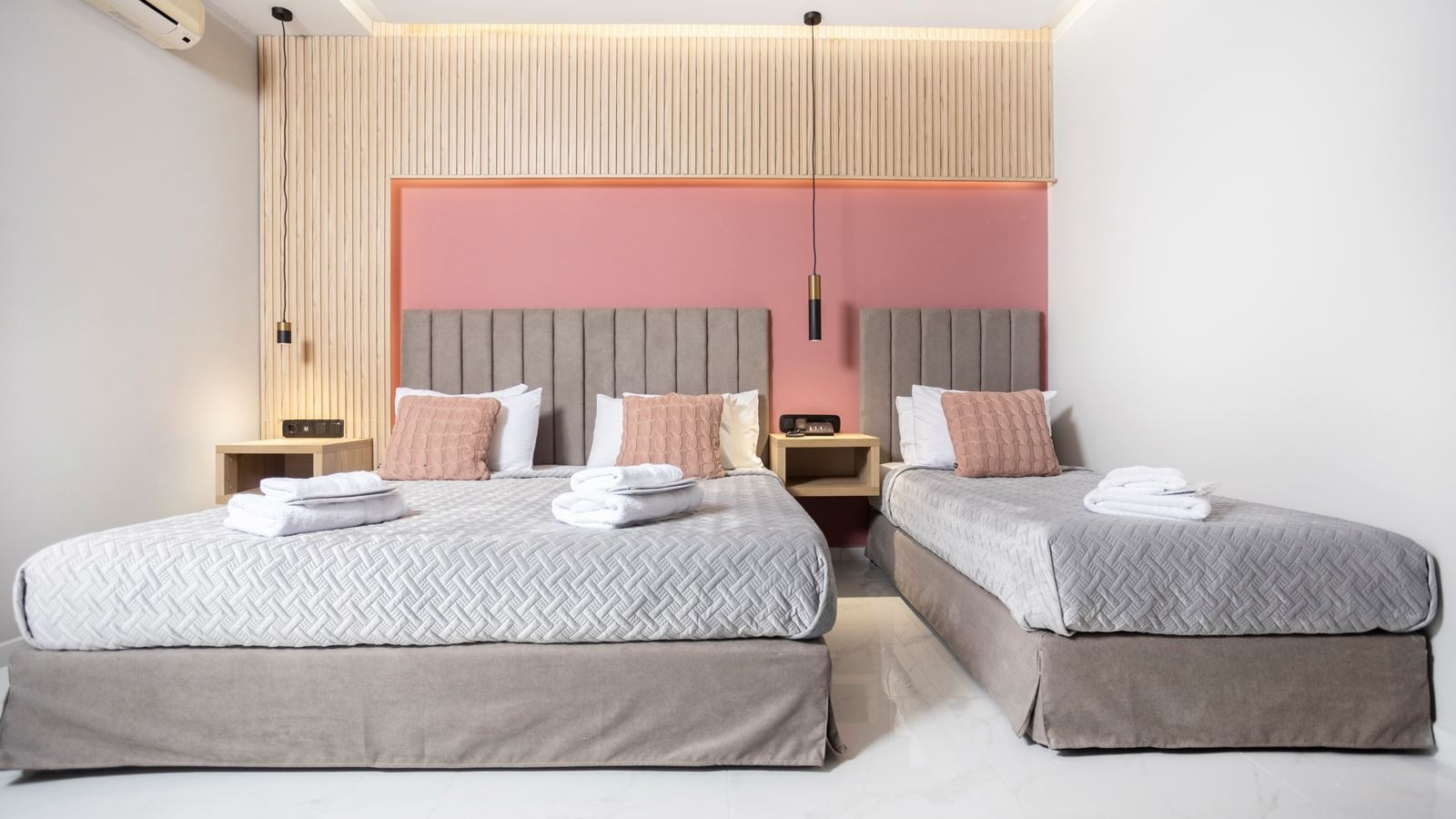 rooms-grande-superior-with-pool-view