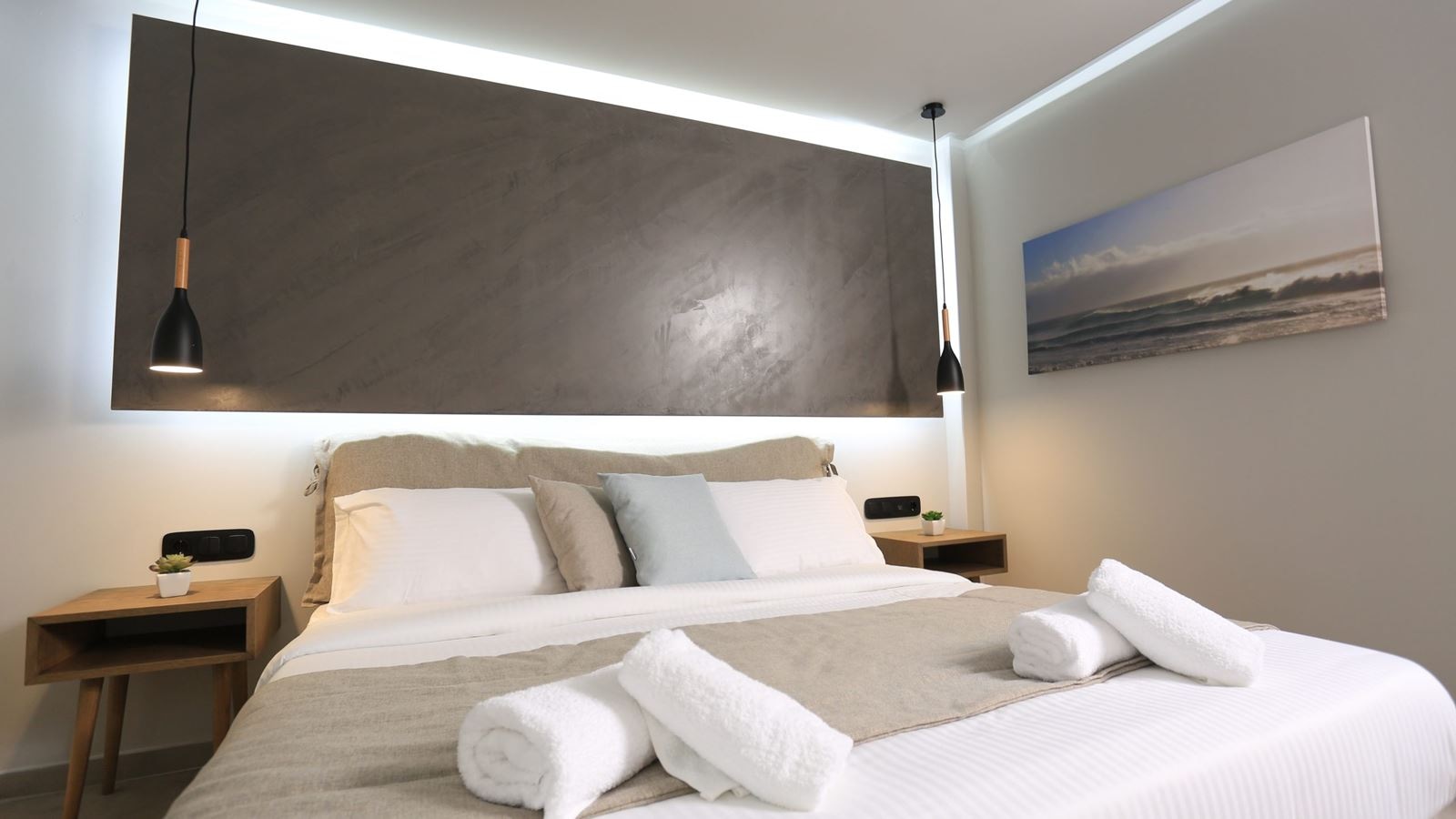 rooms-executive-room-with-pool-view