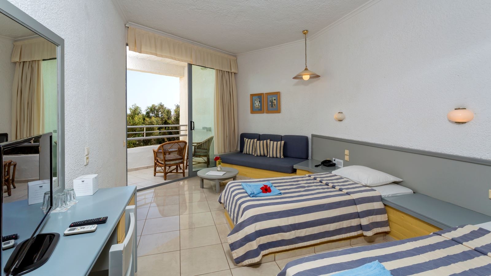 rooms-doubletwin-room-side-sea-view