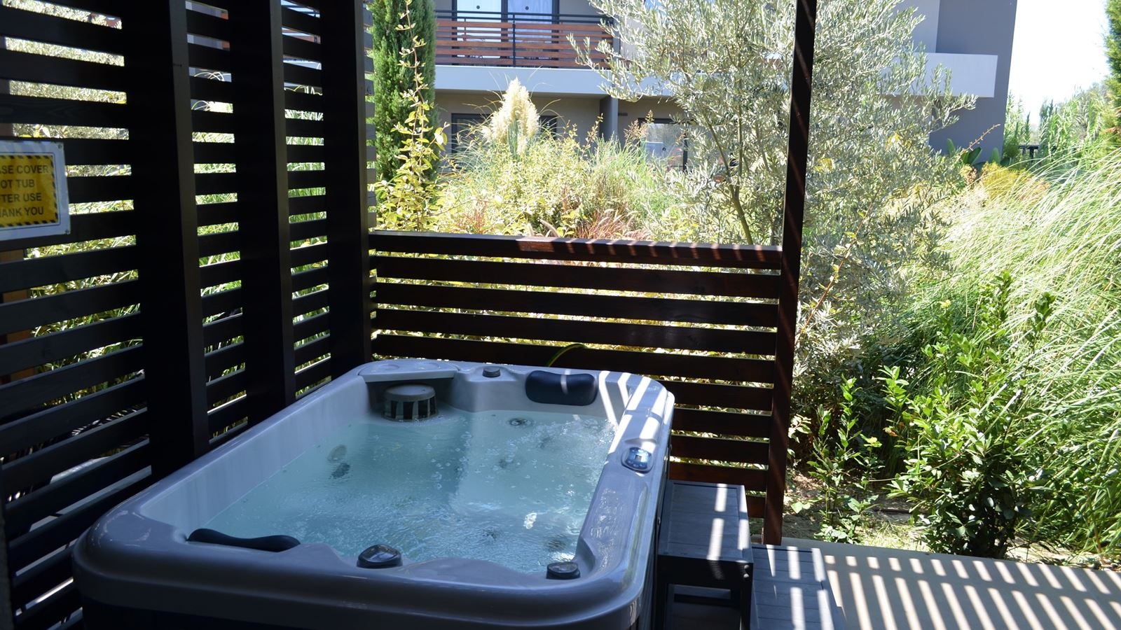 rooms-suite-with-jacuzzi-ground-floor-garden-view