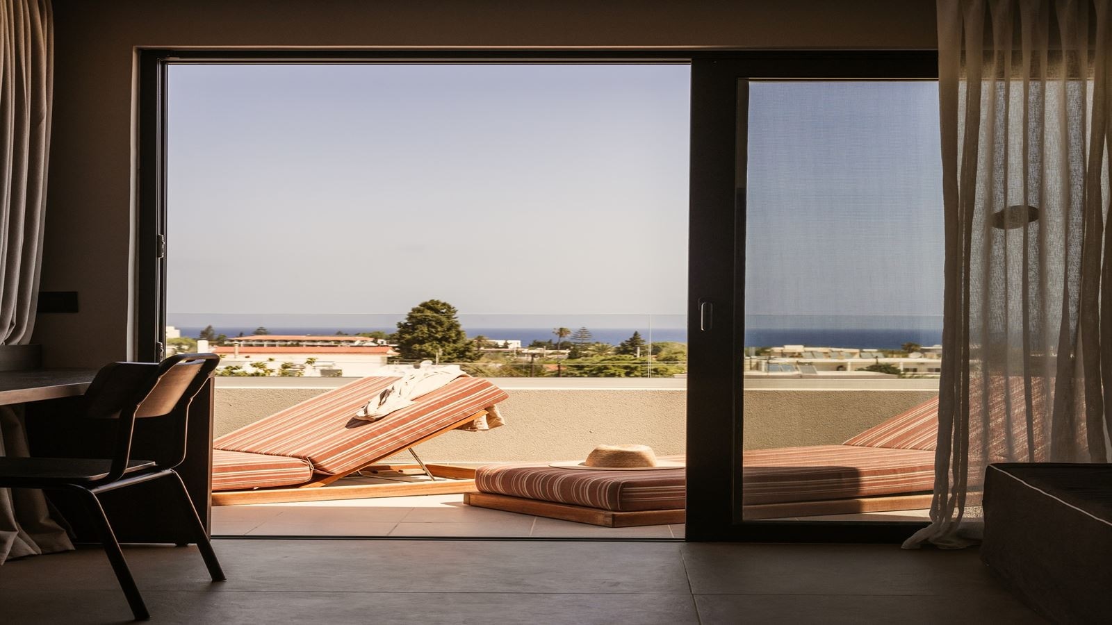 rooms-suite-with-jacuzzi-panoramic-view