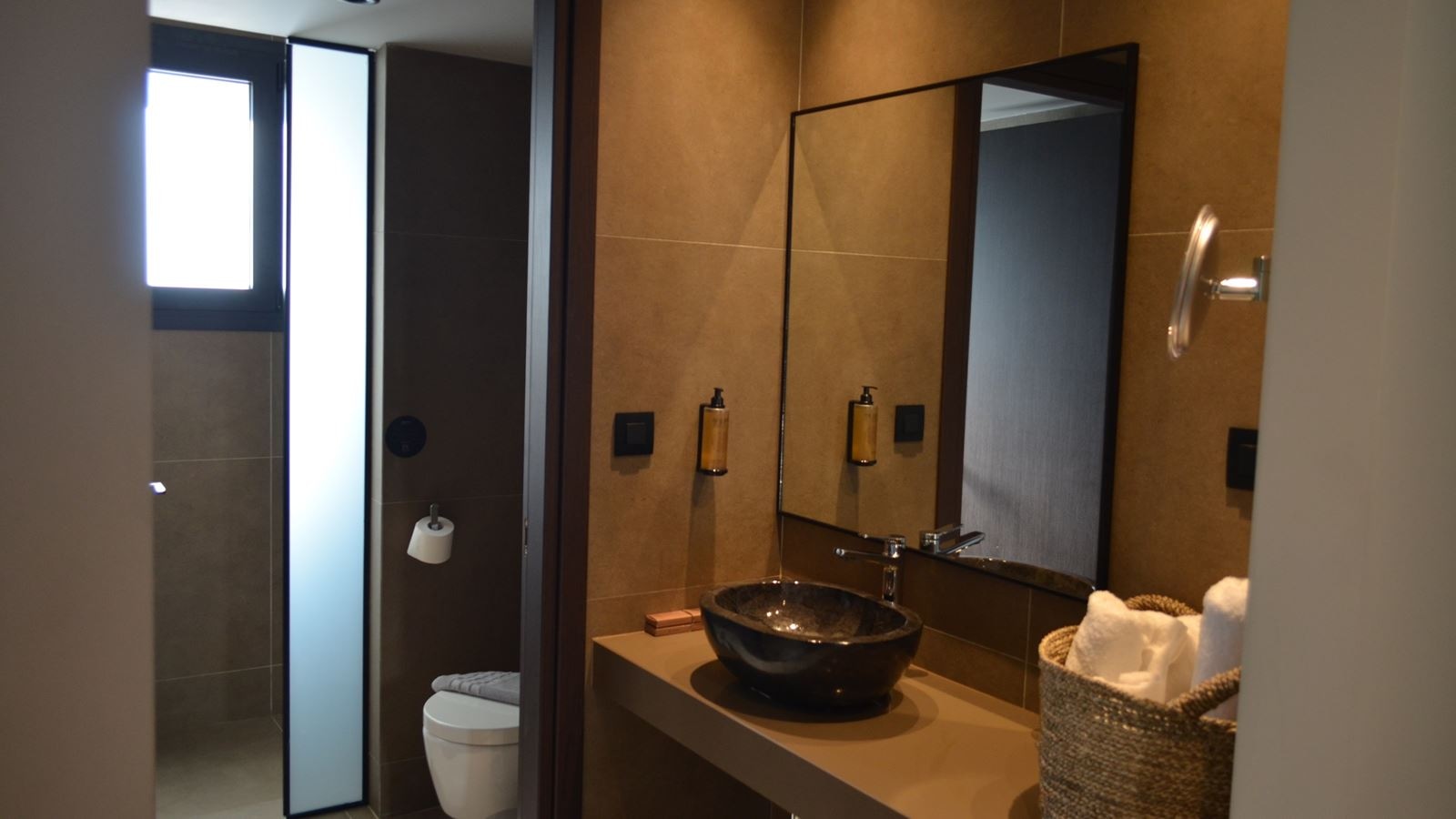 rooms-suite-with-shared-pool-garden-view