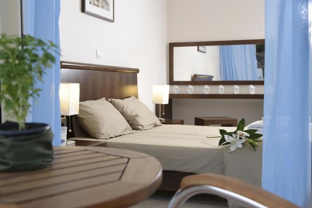 rooms-studio-garden-view