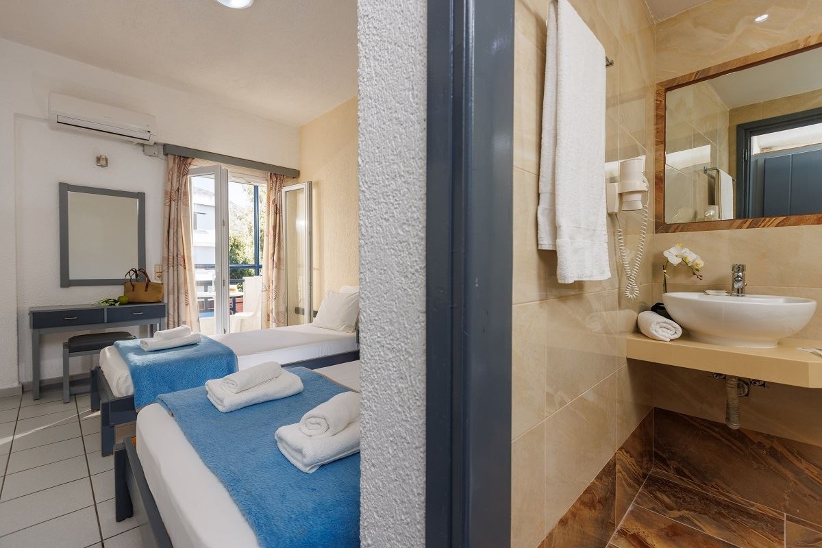 rooms-economy-triple-room-land-view