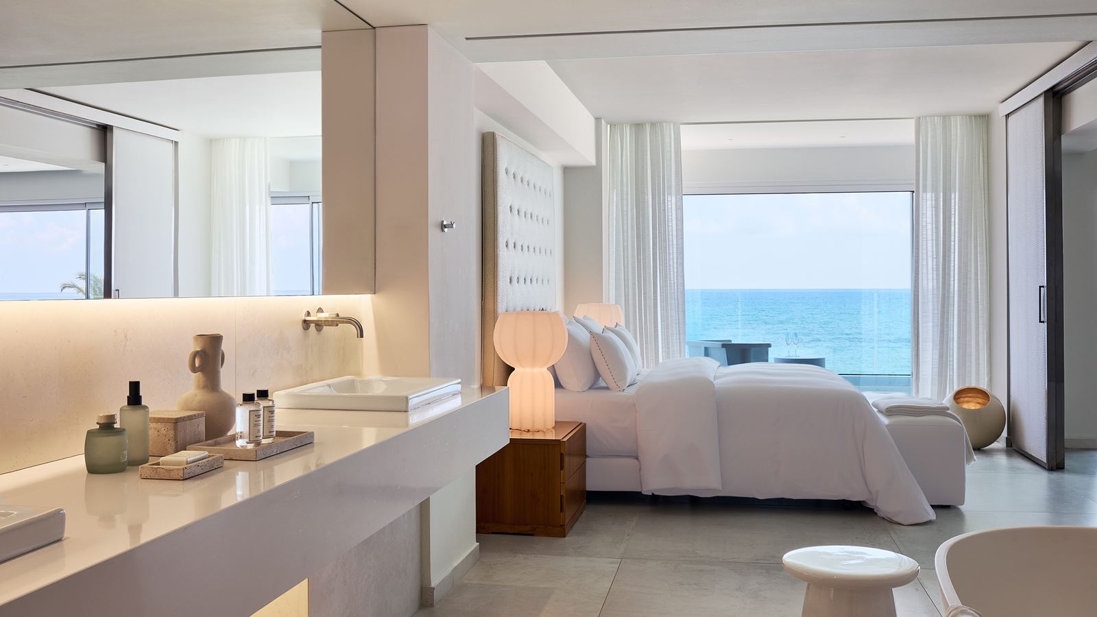 rooms-amirandes-white-suite