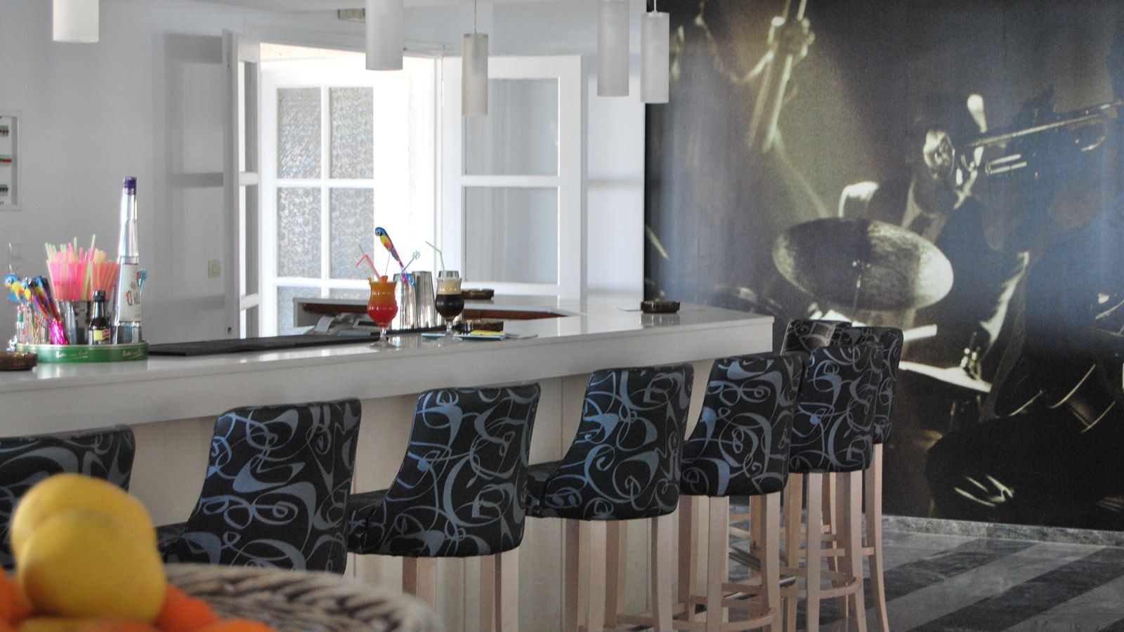 bars-main-bar