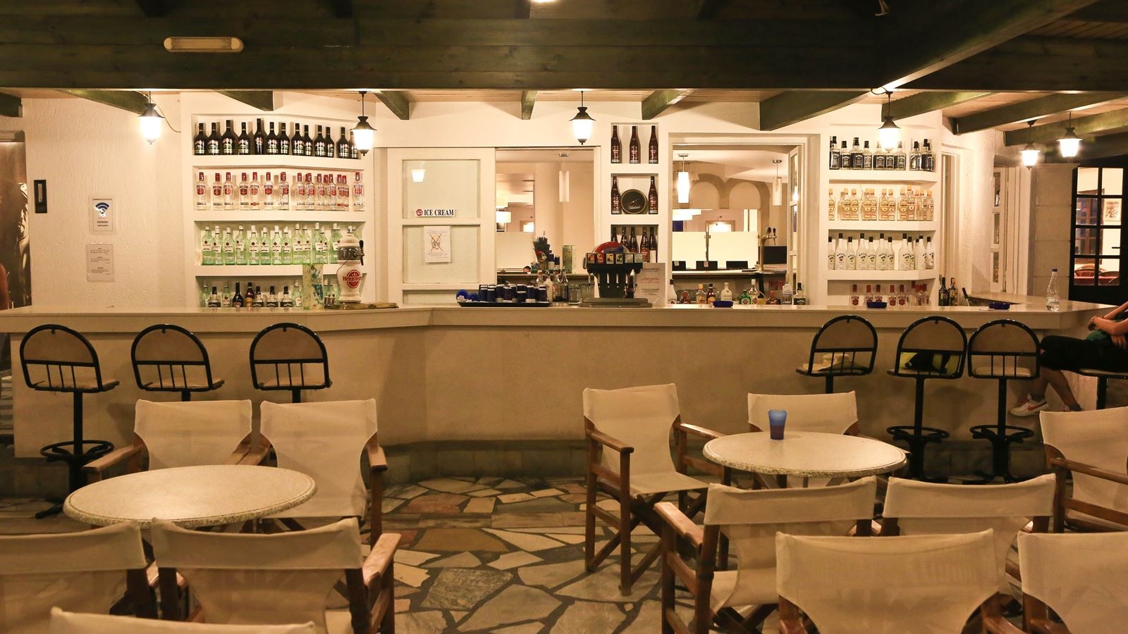 bars-main-bar