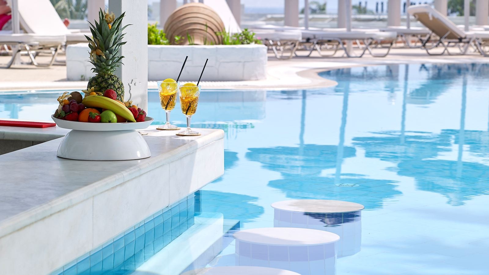 bars-water-pool-bar