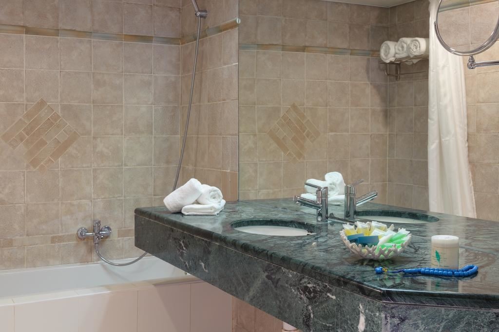 rooms-deluxe-renovated-room
