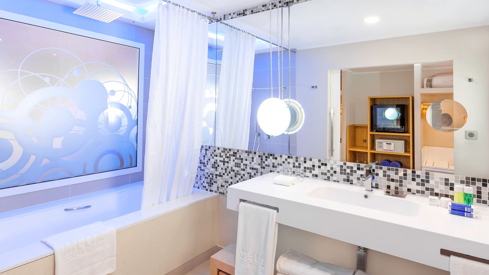 rooms-classic-room