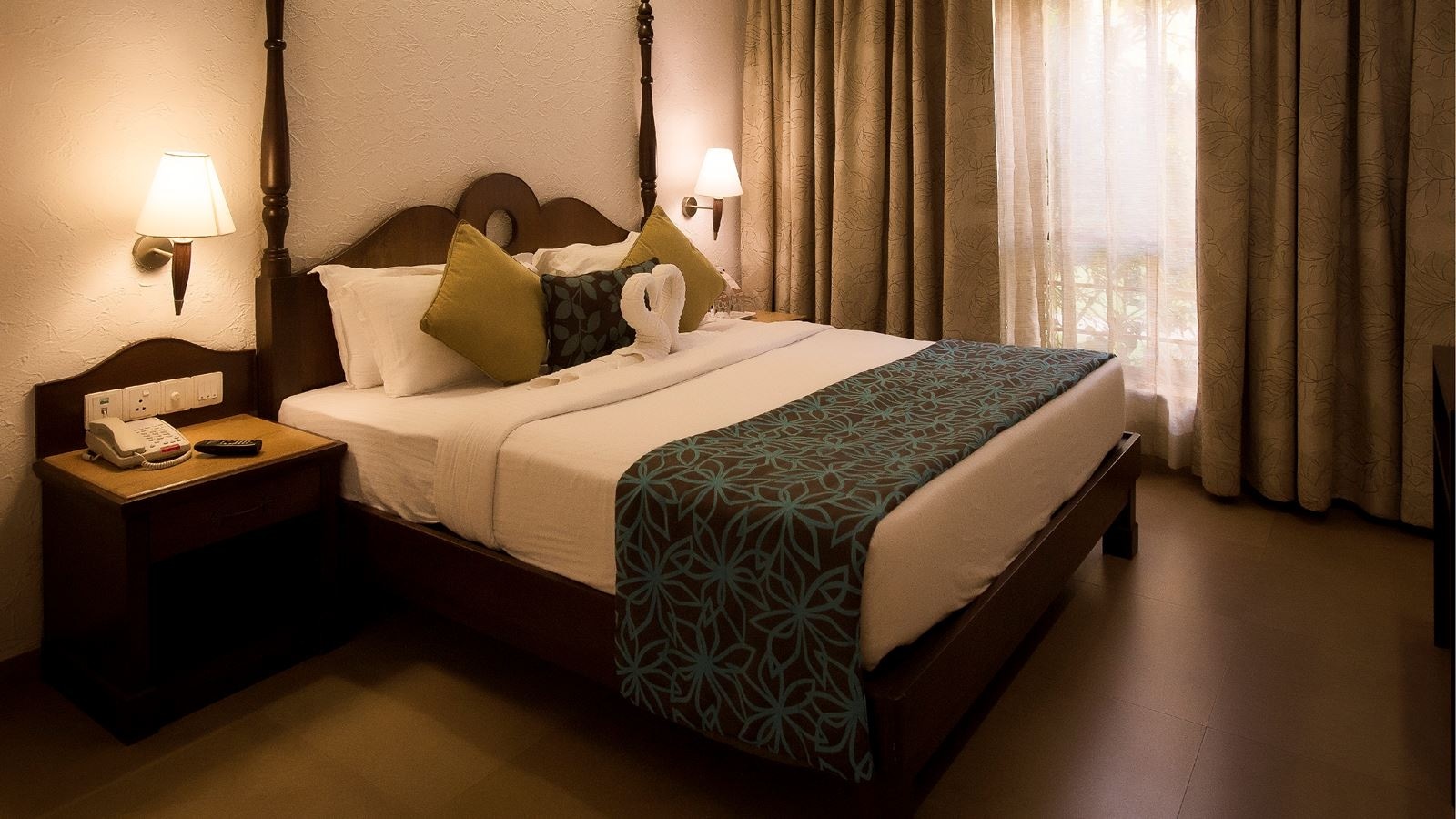 rooms-regency-room