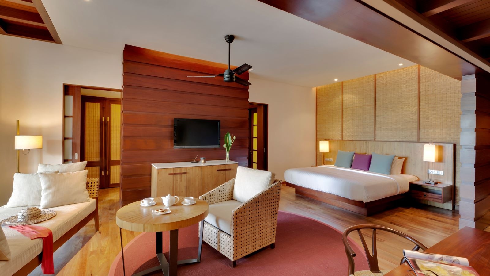 rooms-luxury-pool-suites