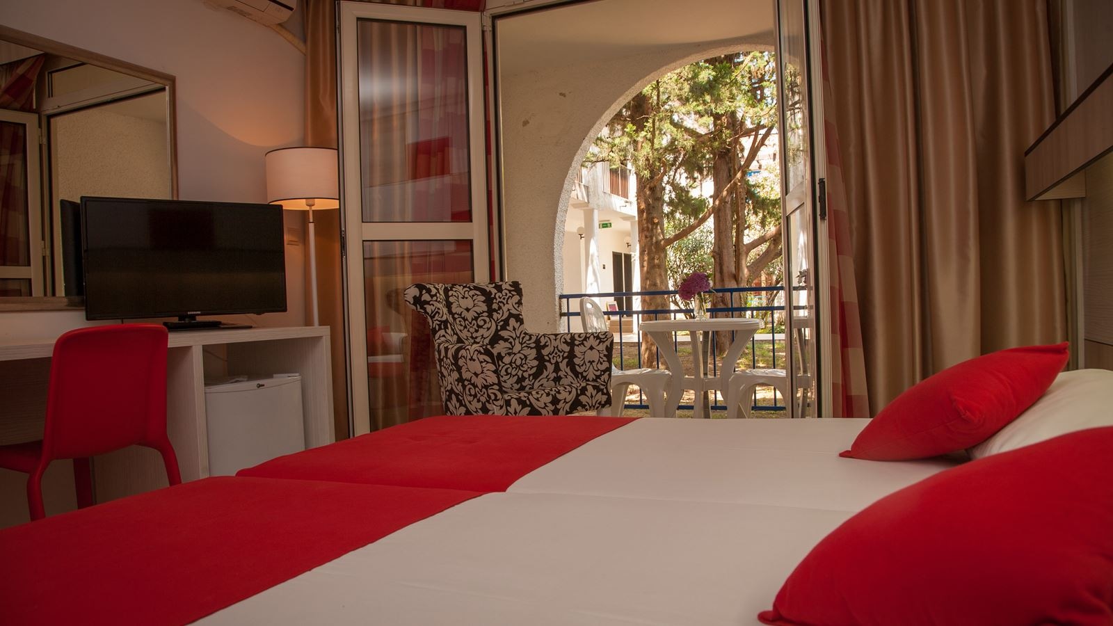 rooms-double-room-with-balcony-spo