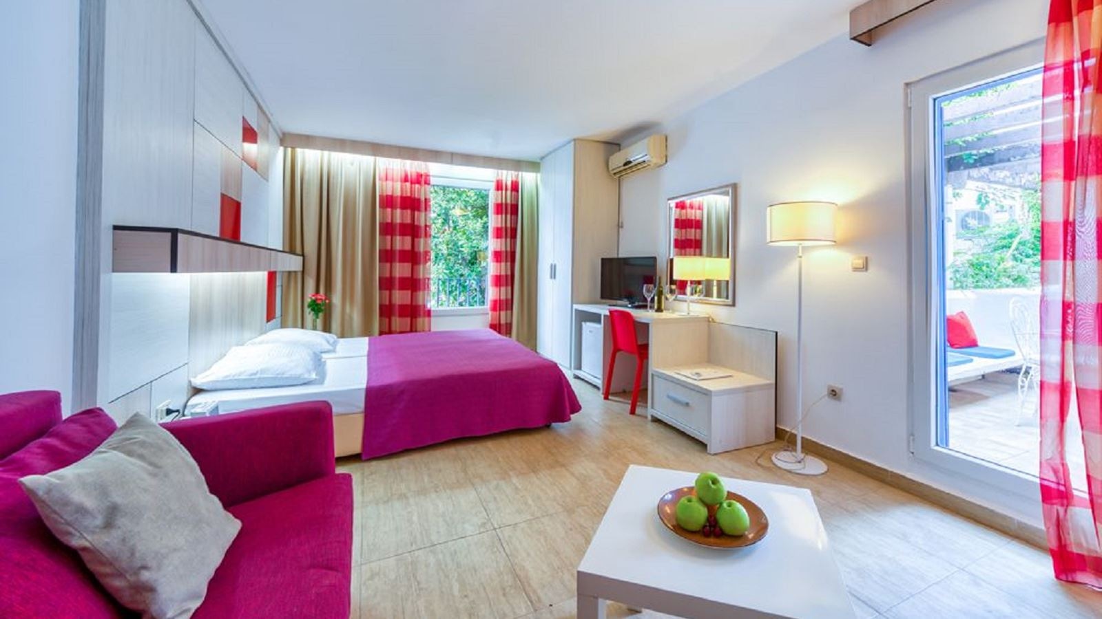 rooms-studio-with-balcony