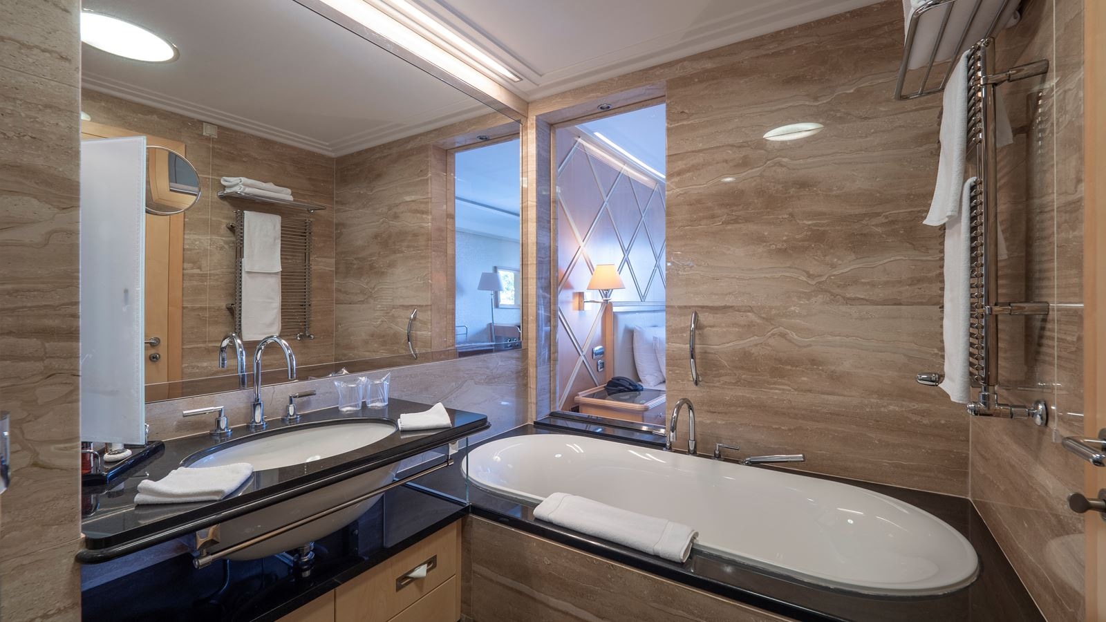 rooms-superior-room