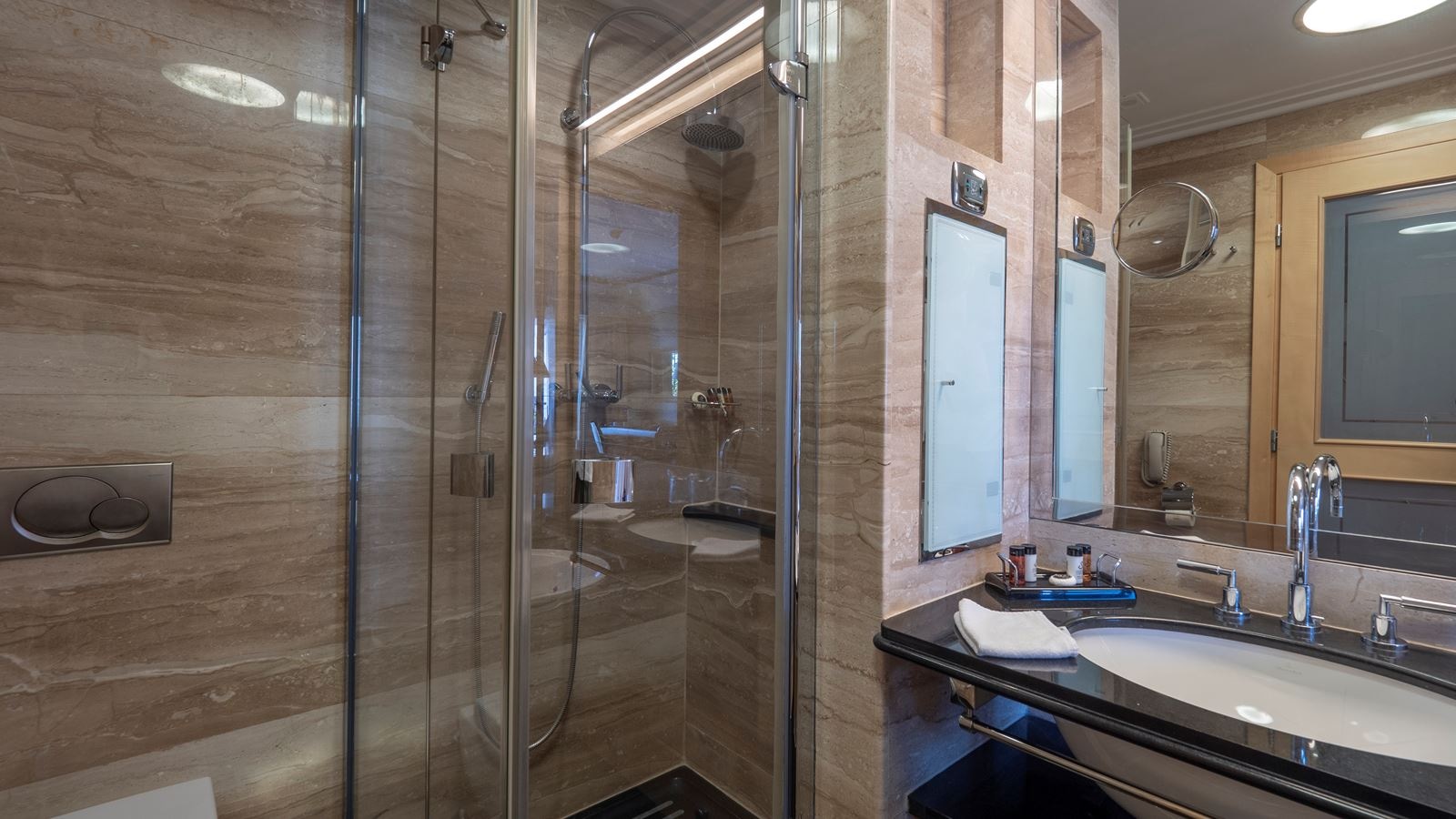 rooms-superior-room