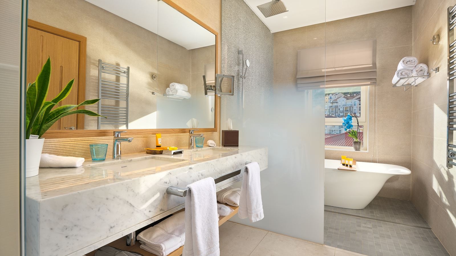 rooms-grand-poolside-room