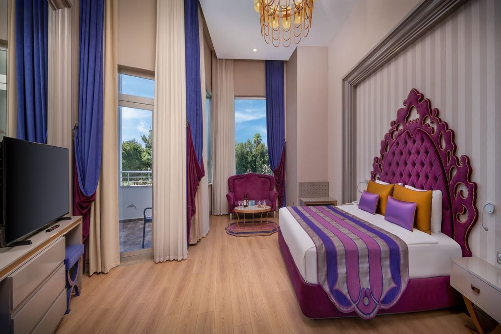 rooms-be-deluxe-loft-land-view