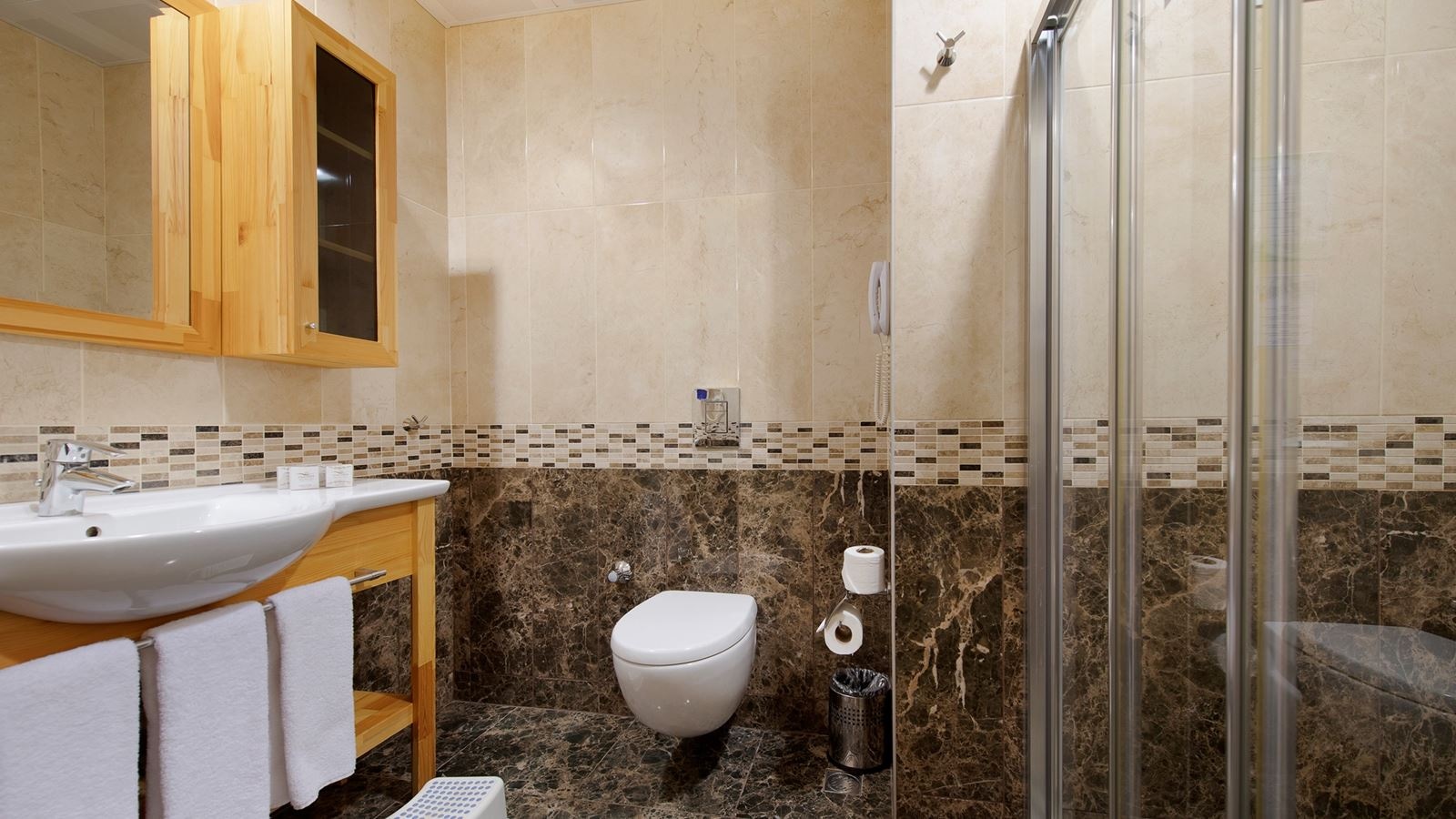rooms-main-building-family-2-bedrooms-with-sliding-doors-sea-view-couple--ladies-only