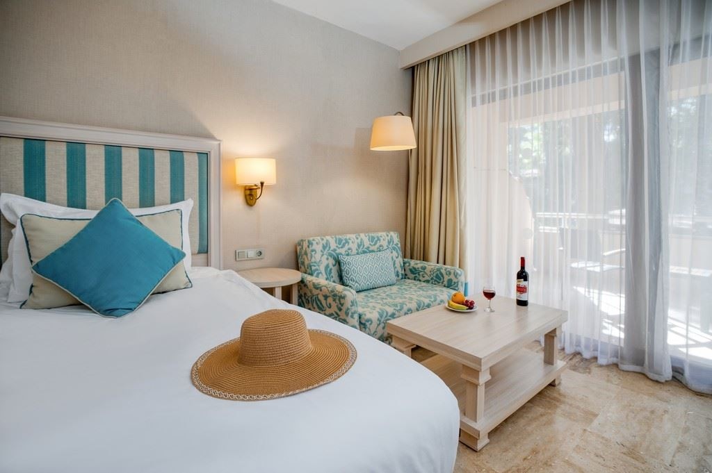 rooms-deluxe-room