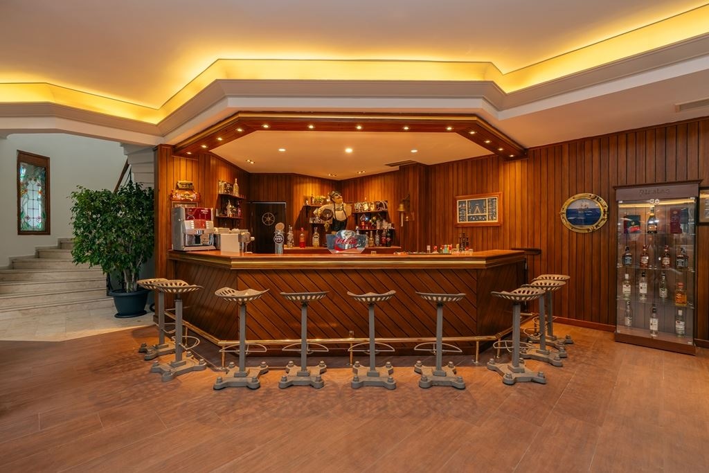 bars-lobby-bar
