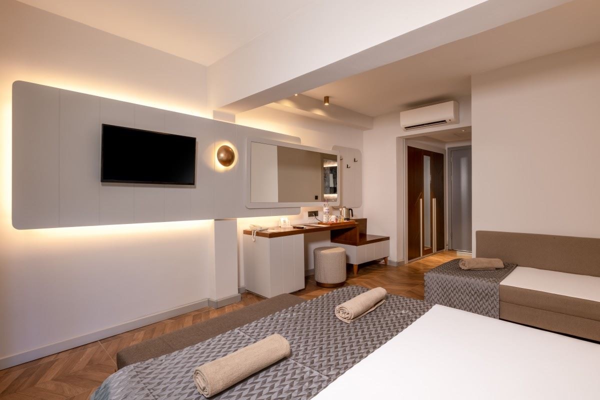 rooms-coral-room