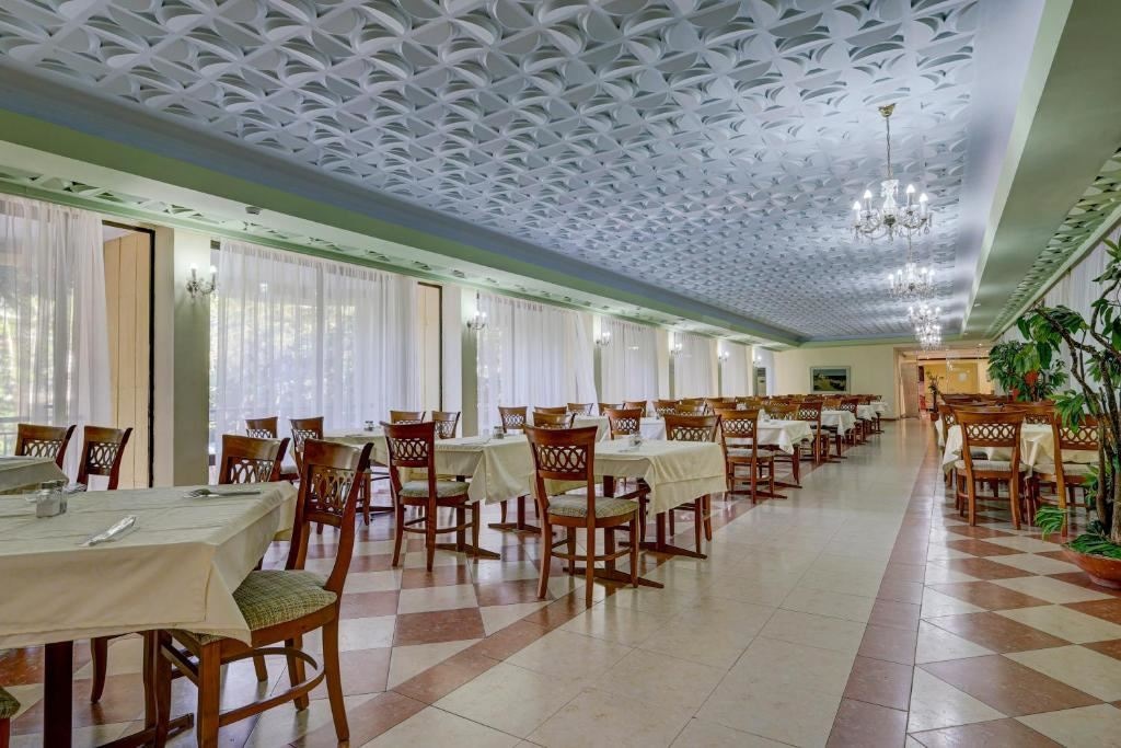 restaurants-restaurants