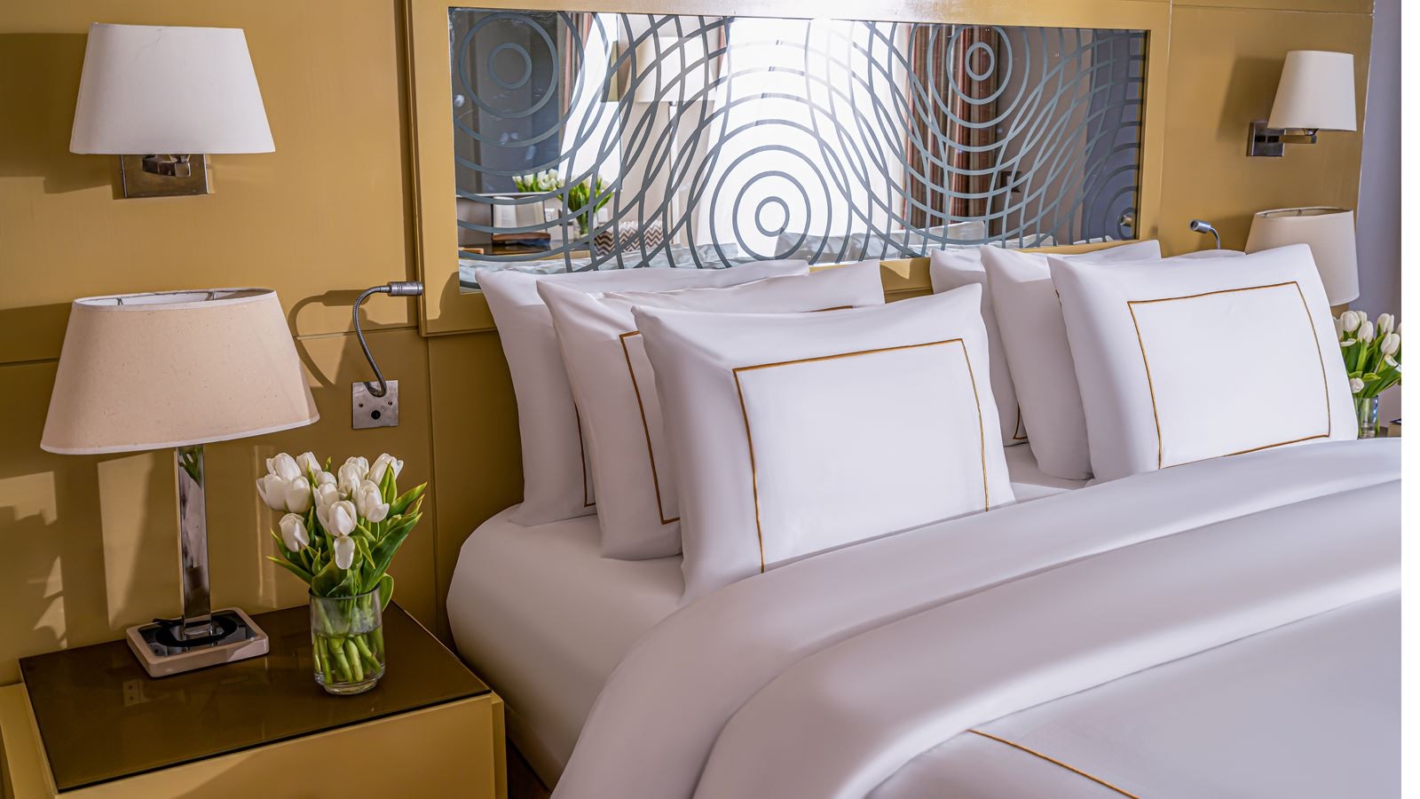 rooms-deluxe-room