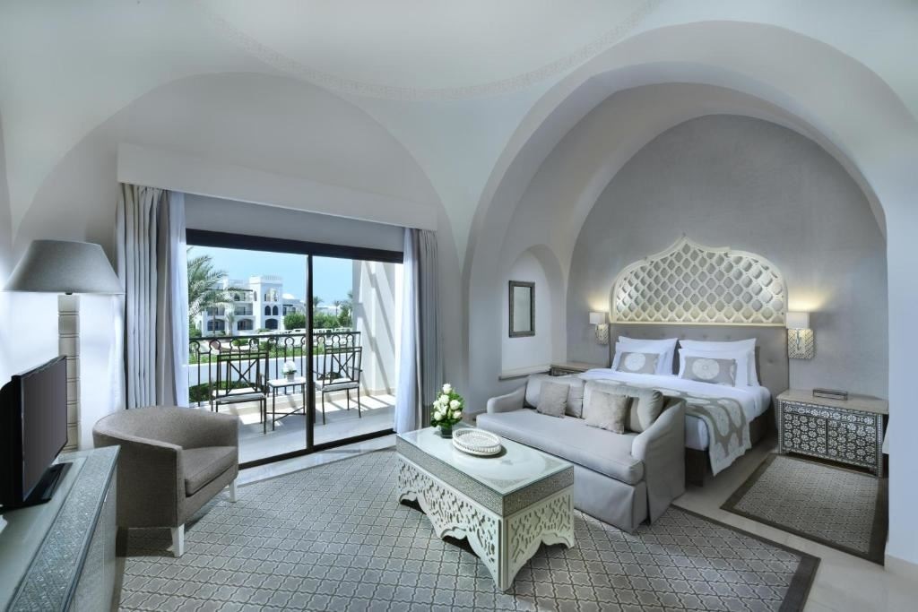 rooms-deluxe-suite