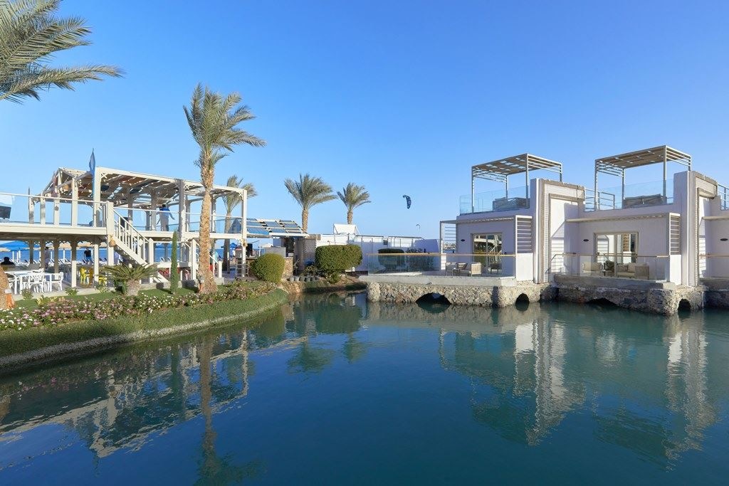 rooms-bungalow-room-lake-view