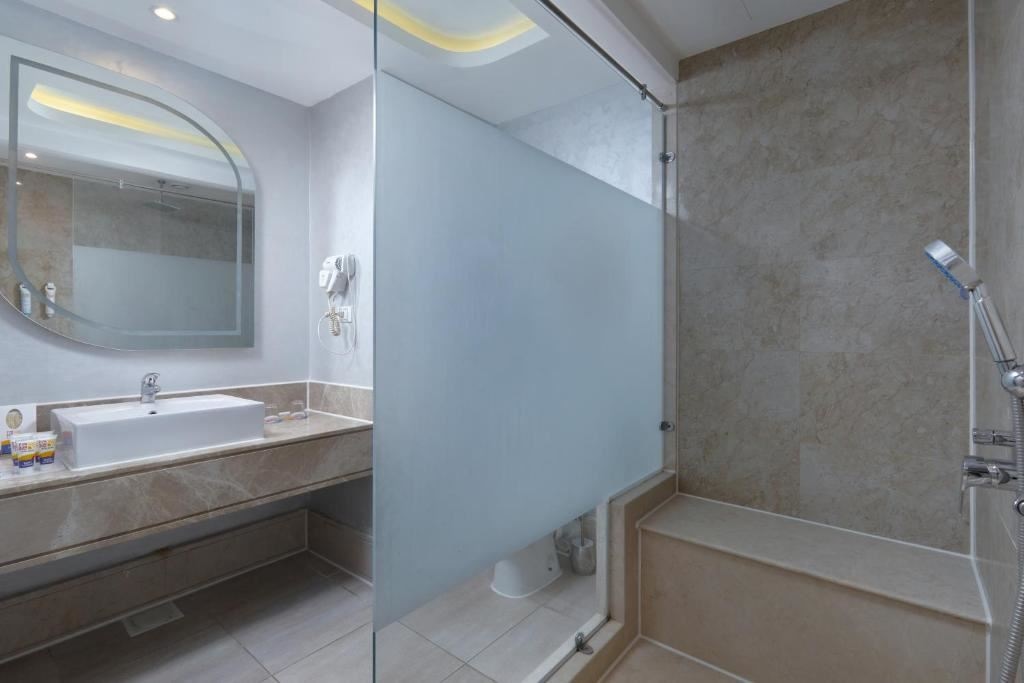 rooms-deluxe-room-sea--side-sea-view