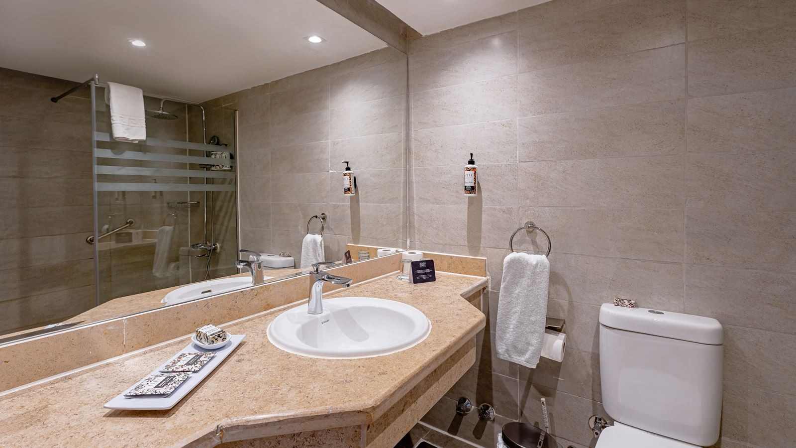 rooms-coral-standard-room-land-view